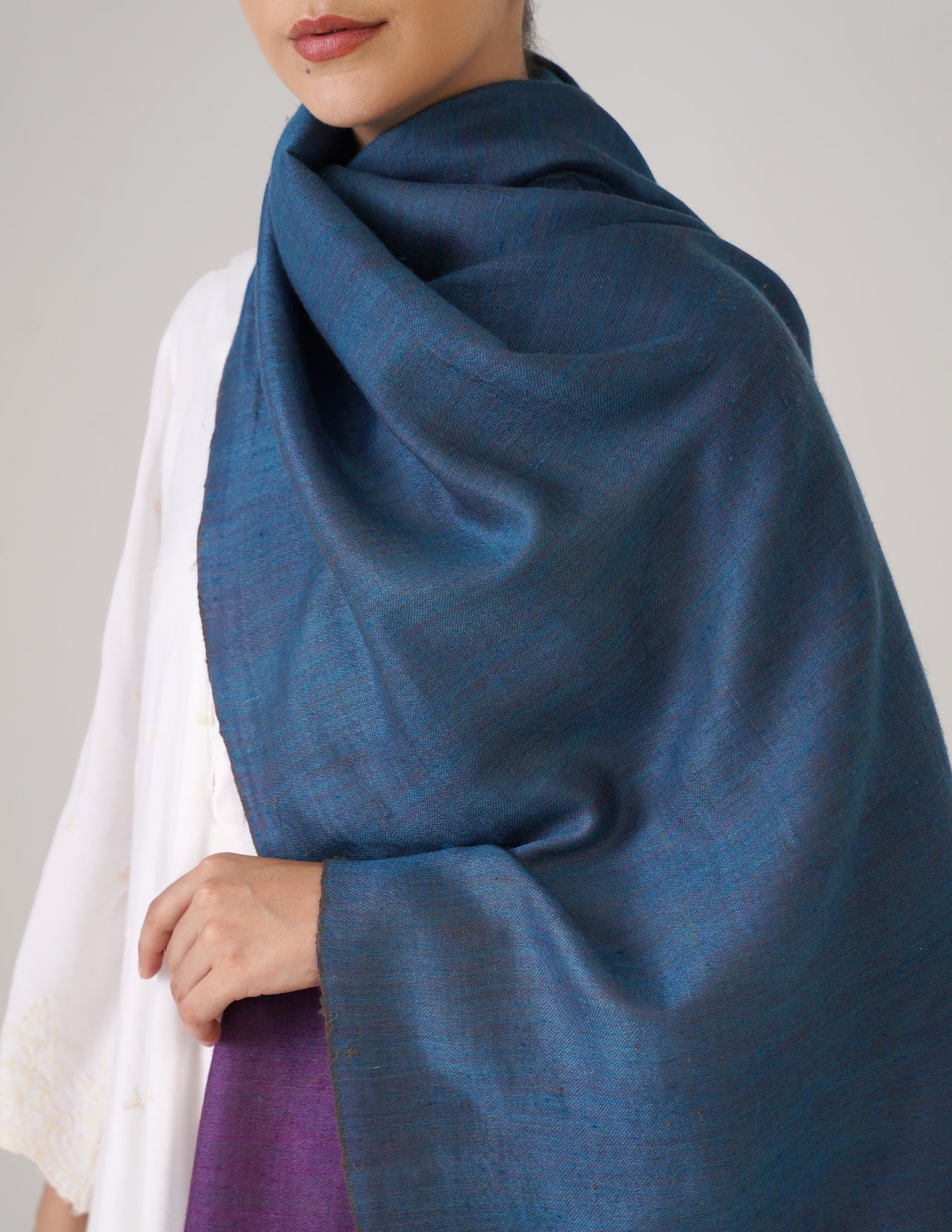 Kashmiri Handwoven Pashmina Reversible Stole – Chinese Violet &amp; Dark Dutch Blue | Handwoven Heritage