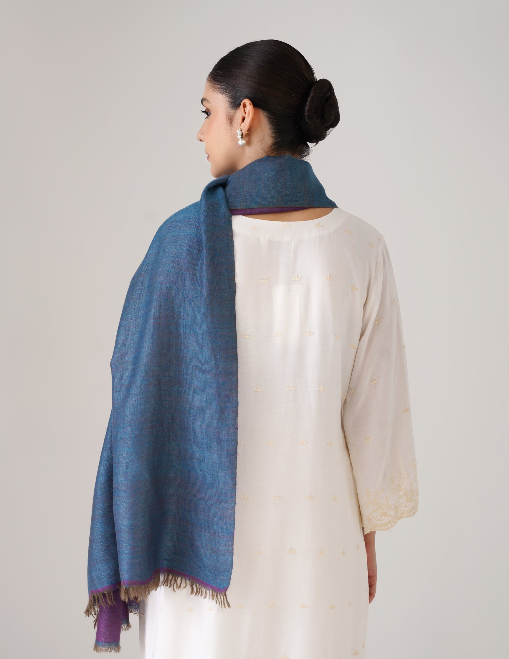 Kashmiri Handwoven Pashmina Reversible Stole – Chinese Violet &amp; Dark Dutch Blue | Handwoven Heritage