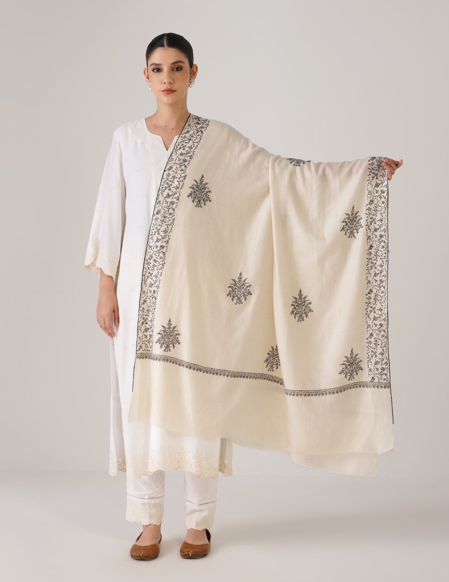Kashmiri Handwoven Pashmina Sozni Shawl Bootidar – Off White | Black Heritage - Kashmir Box