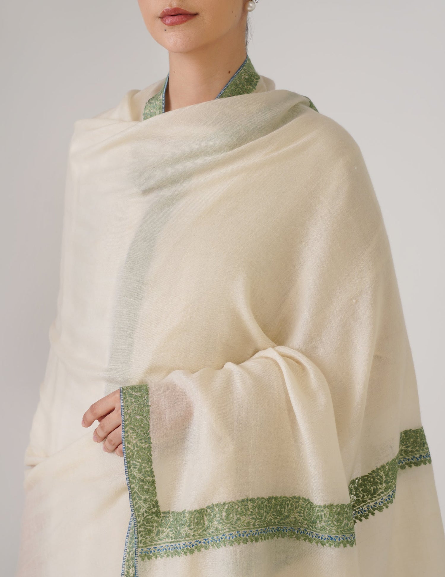 Kashmiri Handwoven Pashmina Sozni Shawl Doredaar – Off White | Blue &amp; Green Heritage - Kashmir Box