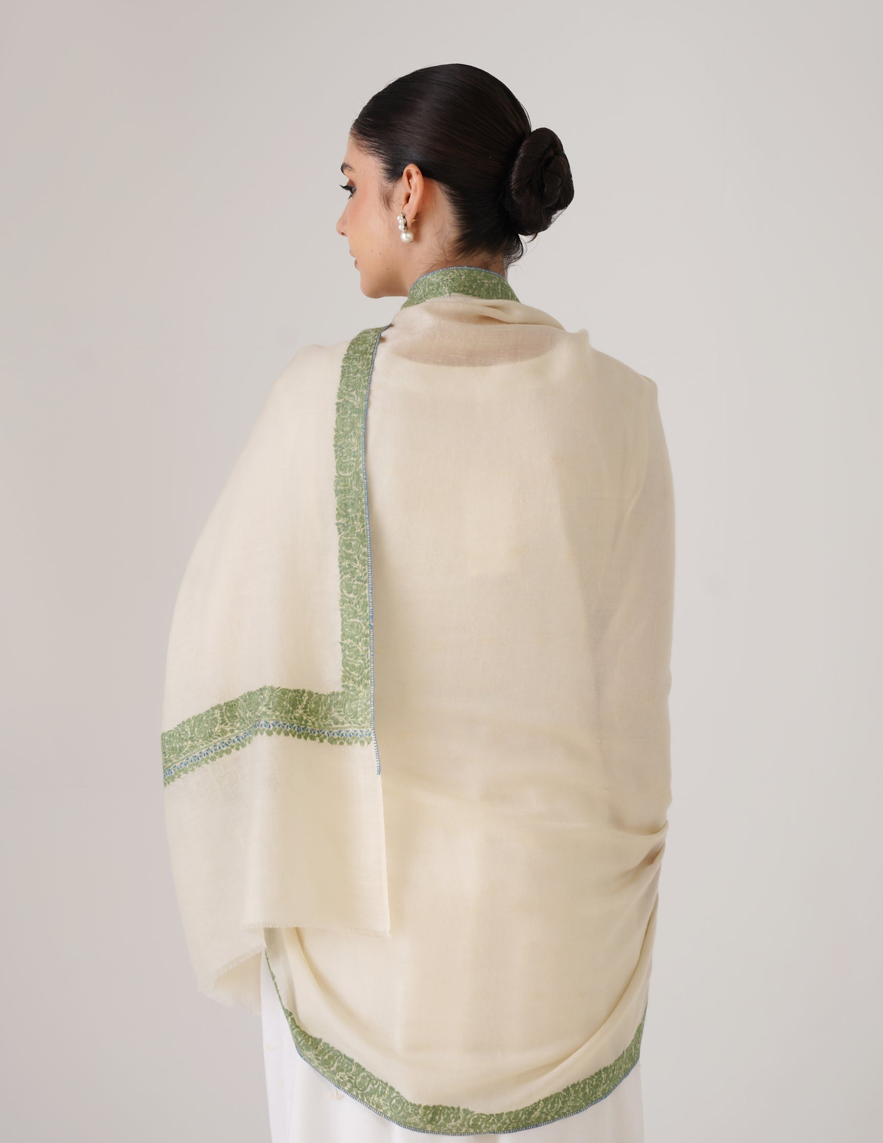 Kashmiri Handwoven Pashmina Sozni Shawl Doredaar – Off White | Blue &amp; Green Heritage - Kashmir Box