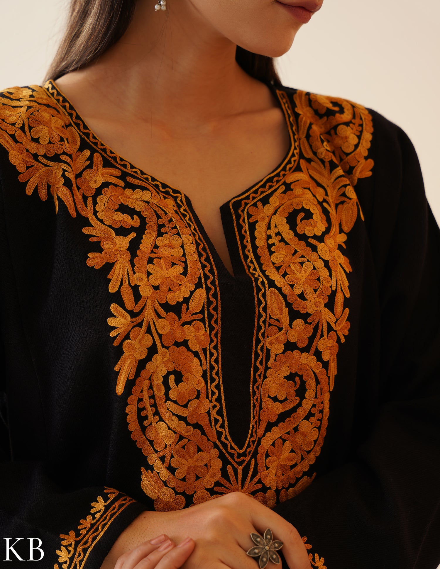 Rang-e-Khizan Classic Black Aari Phiran