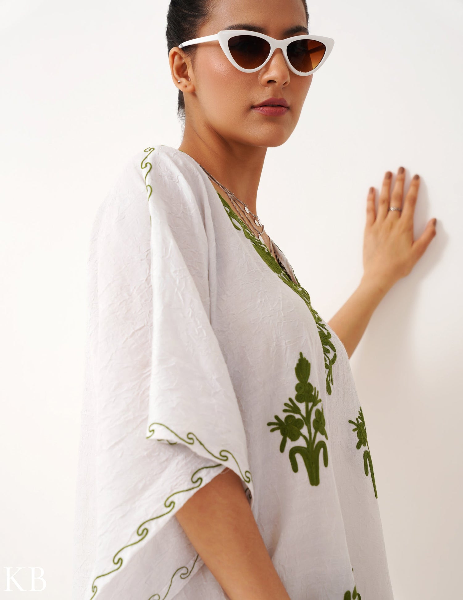 Moss Aari Off-White Crushed Cotton Short Kaftan - Kashmir Box