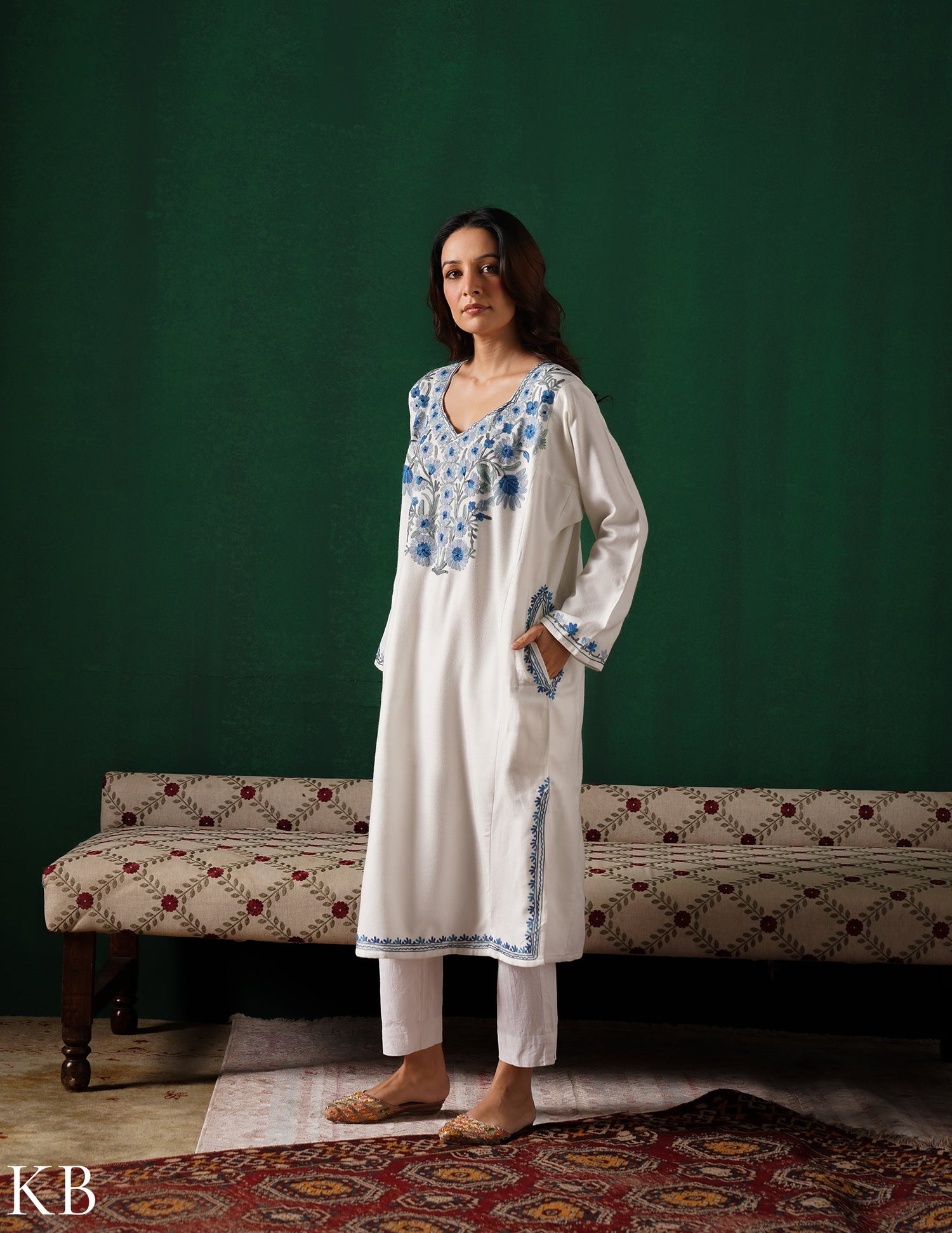 Kashmiri Blue &amp; Grey Aari Embroidered Woollen Phiran – White | Timeless Winter Wear
