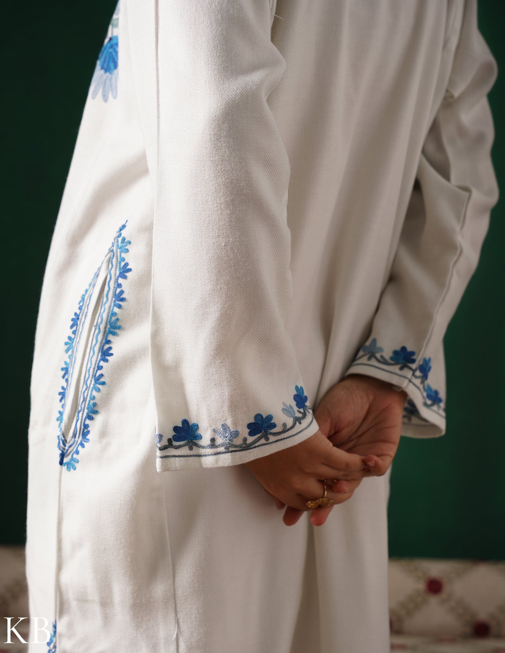Kashmiri Blue &amp; Grey Aari Embroidered Woollen Phiran – White | Timeless Winter Wear