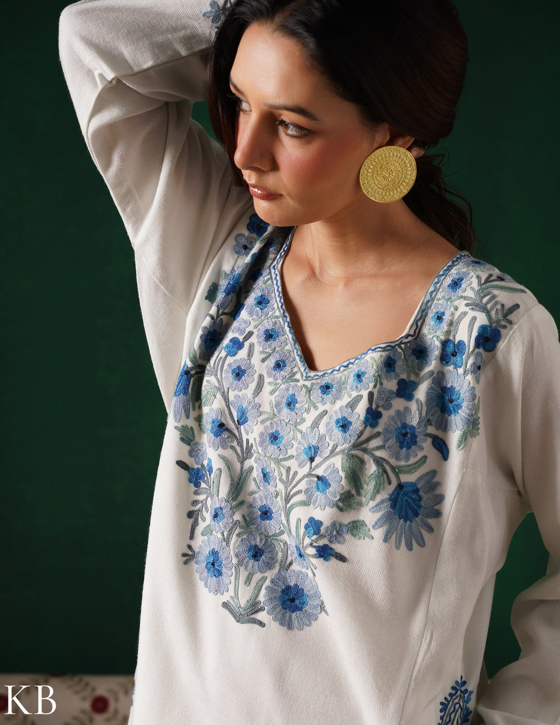 Kashmiri Blue &amp; Grey Aari Embroidered Woollen Phiran – White | Timeless Winter Wear