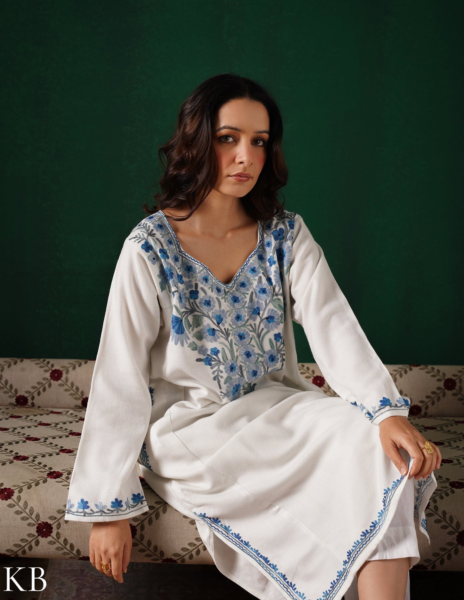 Kashmiri Blue &amp; Grey Aari Embroidered Woollen Phiran – White | Timeless Winter Wear