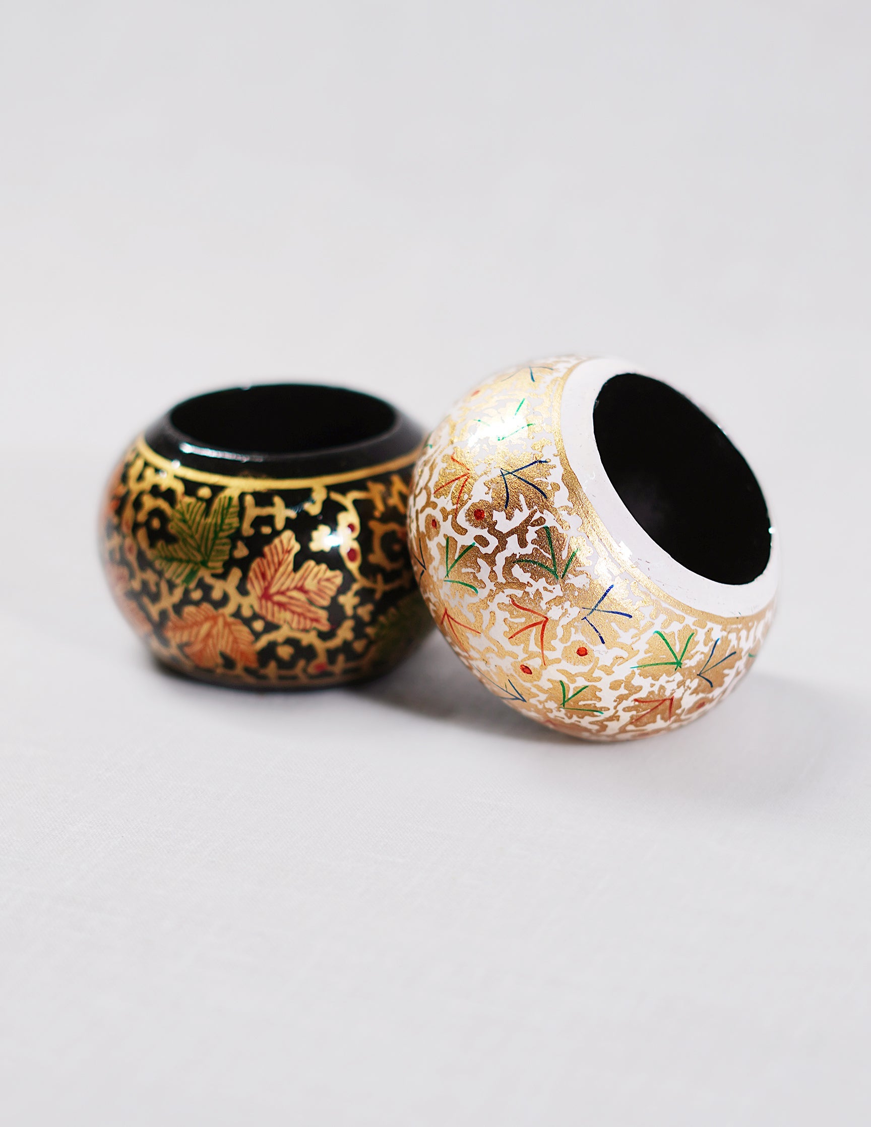 Papier-Mâché Tissue Holder — Hand-Painted Design | Ø 3.5 cm × 3.5 cm (H)