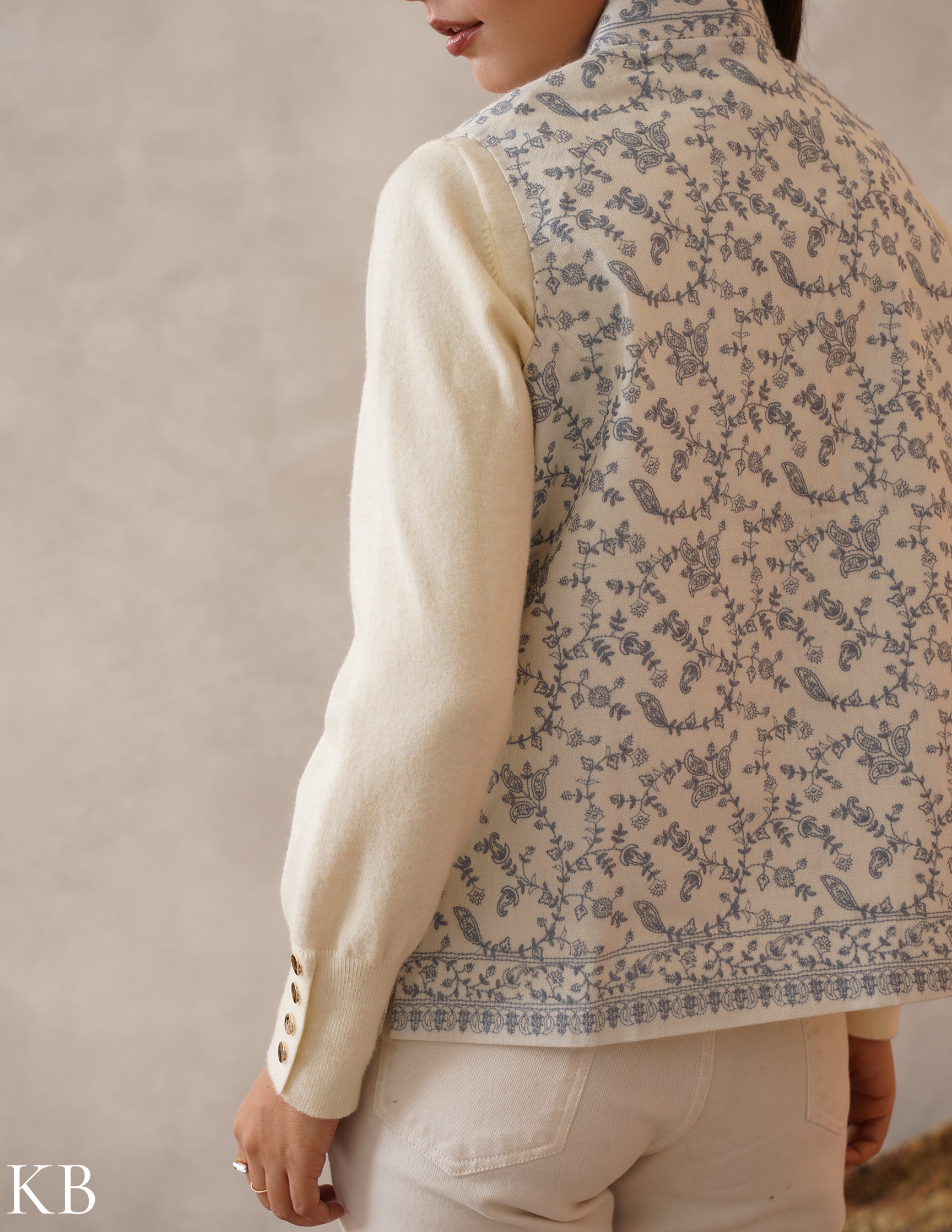 Nayaab Off-White Kashmiri Sozni Fine Wool Waistcoat - Kashmir Box