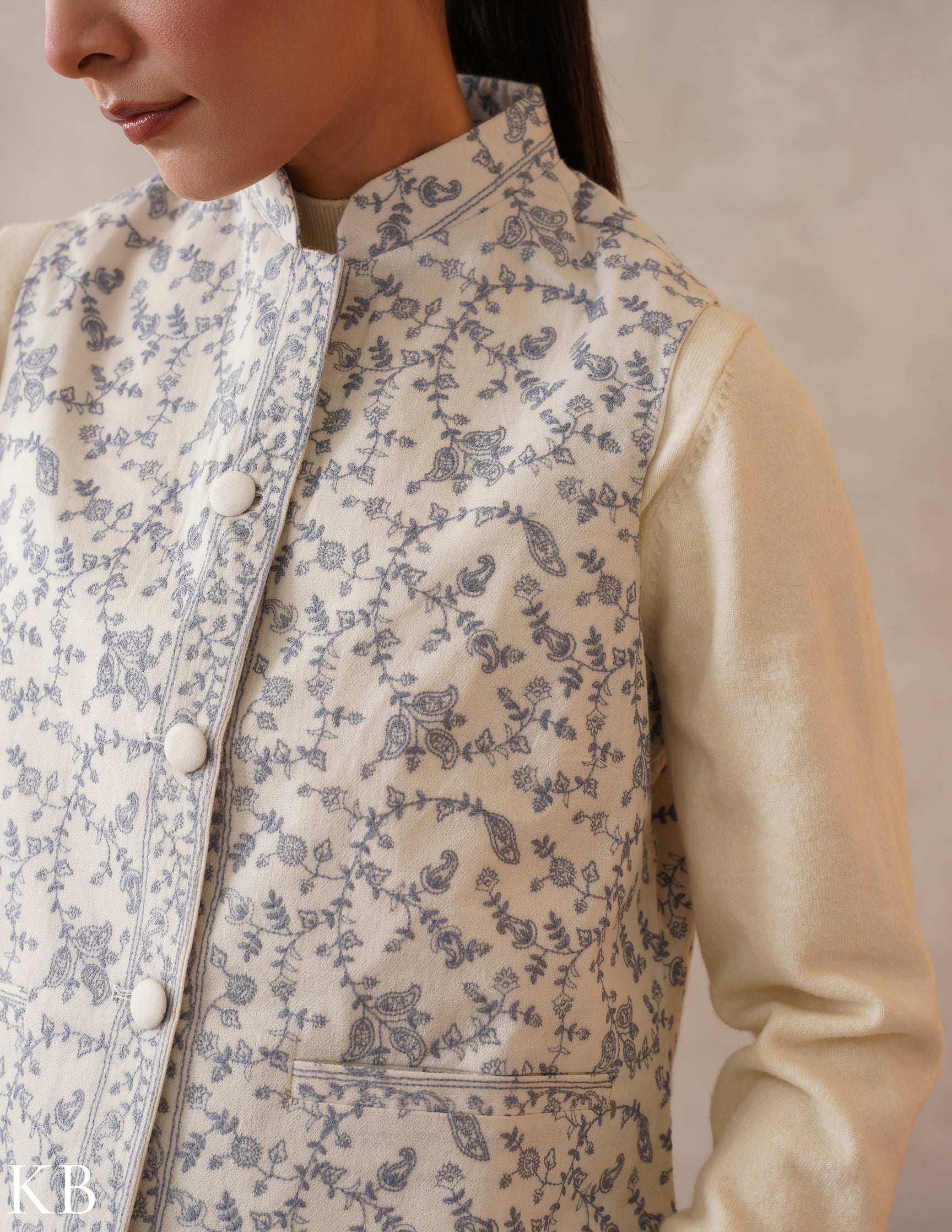 Nayaab Off-White Kashmiri Sozni Fine Wool Waistcoat - Kashmir Box