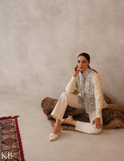 Nayaab Off-White Kashmiri Sozni Fine Wool Waistcoat - Kashmir Box