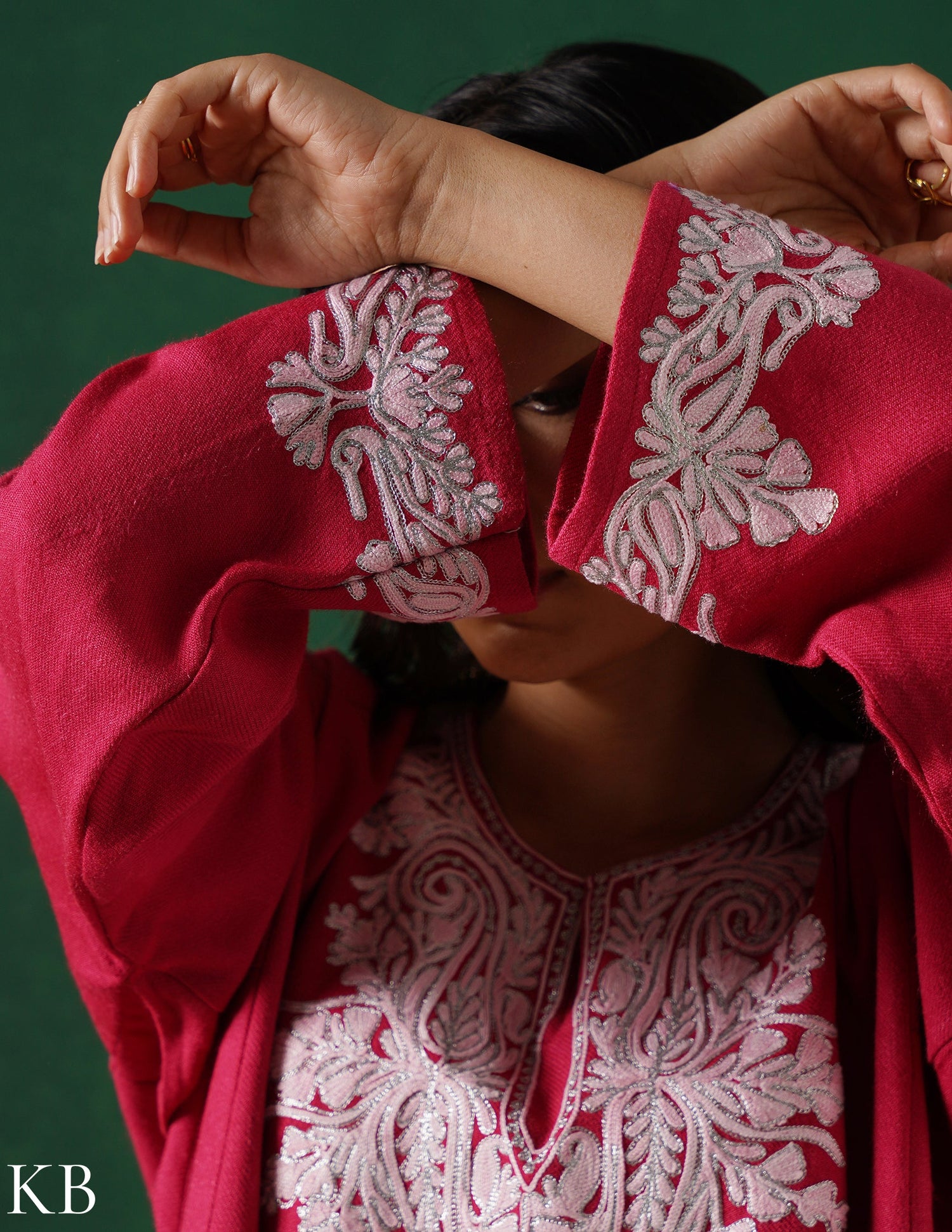 Kashmiri Light Pink Aari &amp; Zari Outlined Woollen Phiran – Dark Pink | Timeless Winter Wear