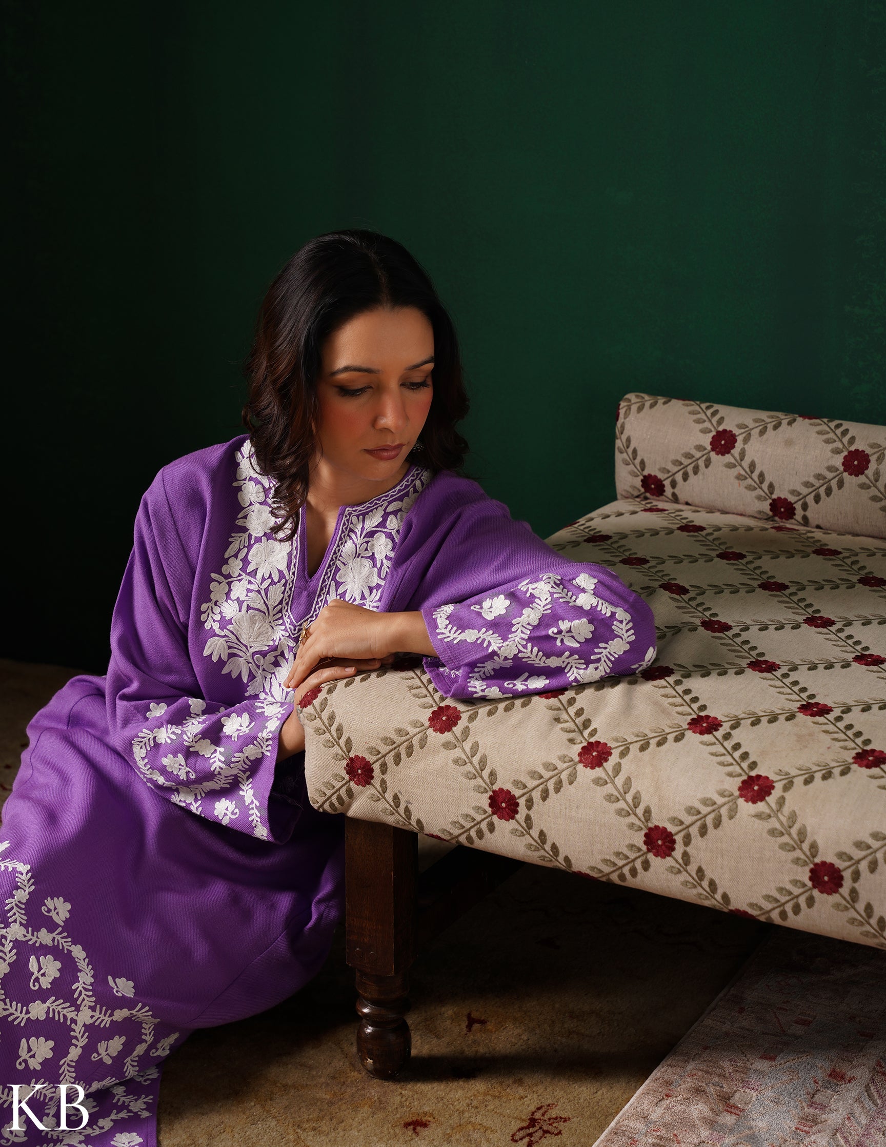 Kashmiri White Aari Embroidered Woollen Phiran – Purple | Timeless Winter Wear