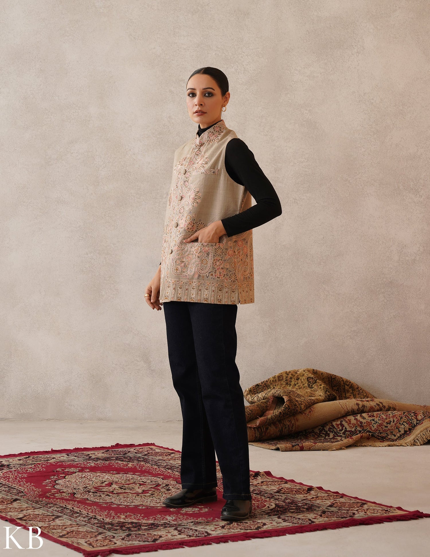 Nayaab Oyster Grey Kashmiri Aari Fine Wool Waistcoat