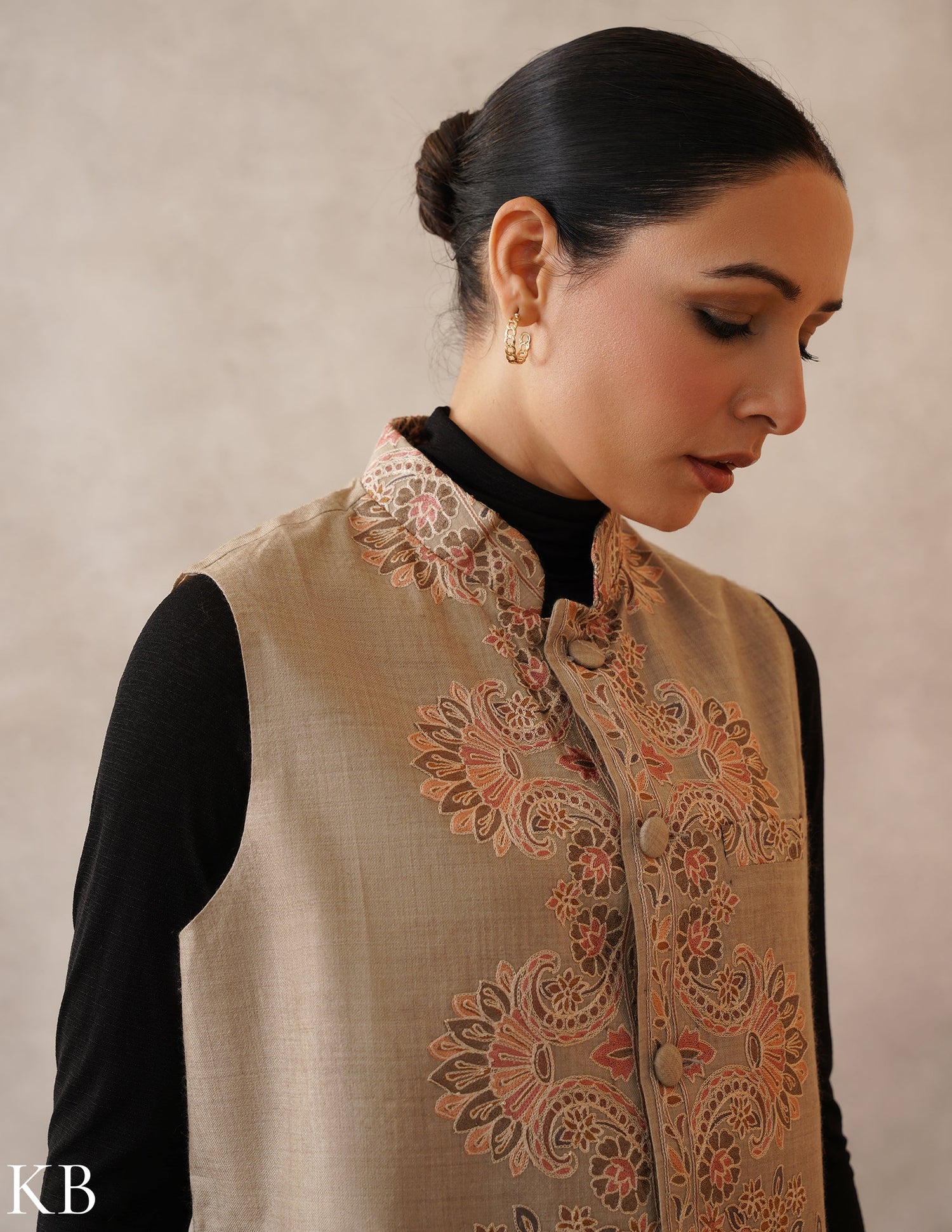 Nayaab Oyster Grey Kashmiri Aari Fine Wool Waistcoat