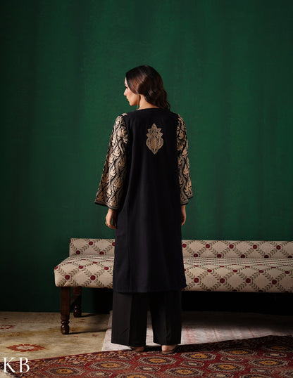 Kashmiri Light Brown Aari Embroidered Woollen Phiran – Black | Timeless Winter Wear