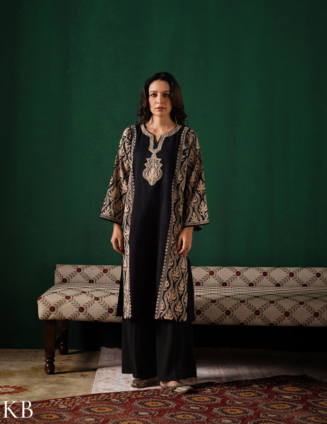 Kashmiri Light Brown Aari Embroidered Woollen Phiran – Black | Timeless Winter Wear