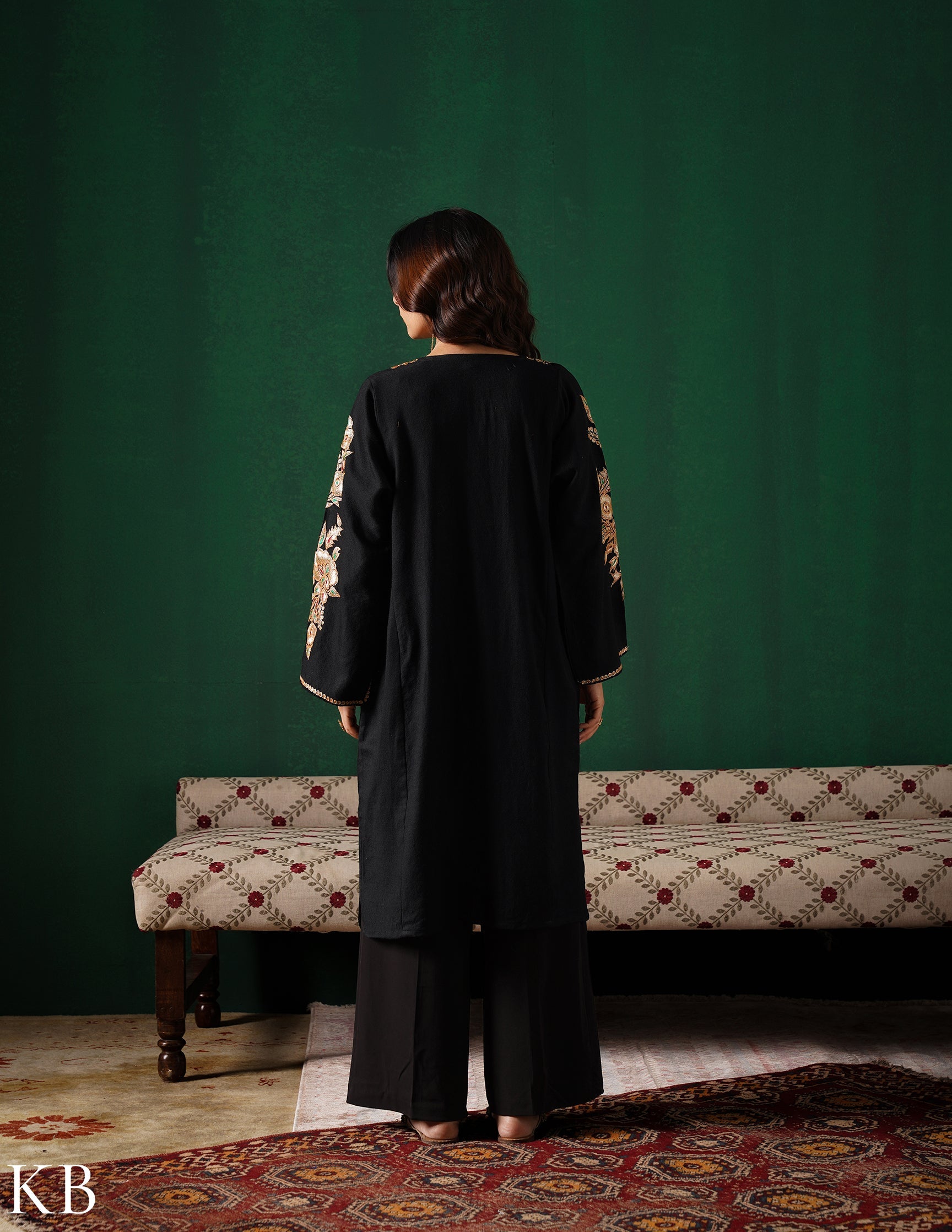 Kashmiri Golden Boti Tilla Embroidered Woollen Phiran – Black | Handcrafted Heritage