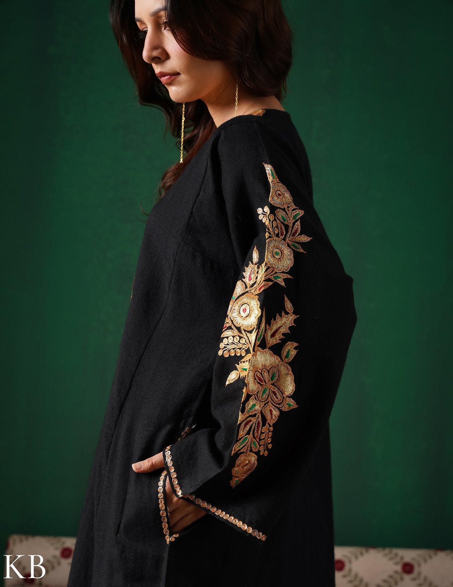 Kashmiri Golden Boti Tilla Embroidered Woollen Phiran – Black | Handcrafted Heritage