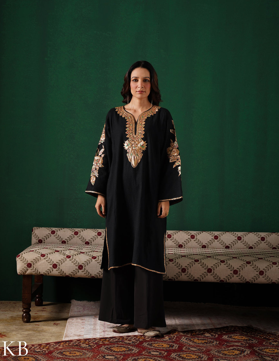 Kashmiri Golden Boti Tilla Embroidered Woollen Phiran – Black | Handcrafted Heritage