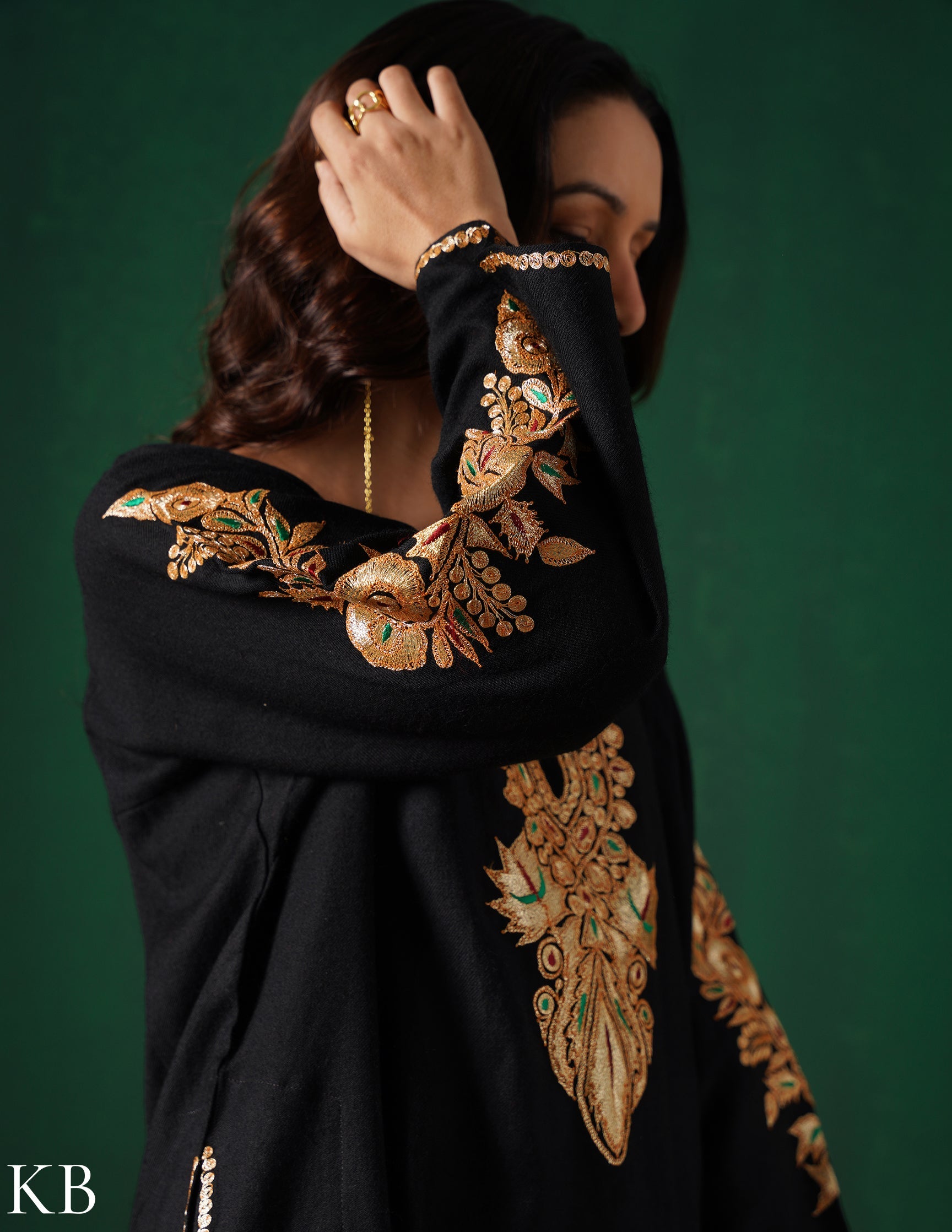Kashmiri Golden Boti Tilla Embroidered Woollen Phiran – Black | Handcrafted Heritage