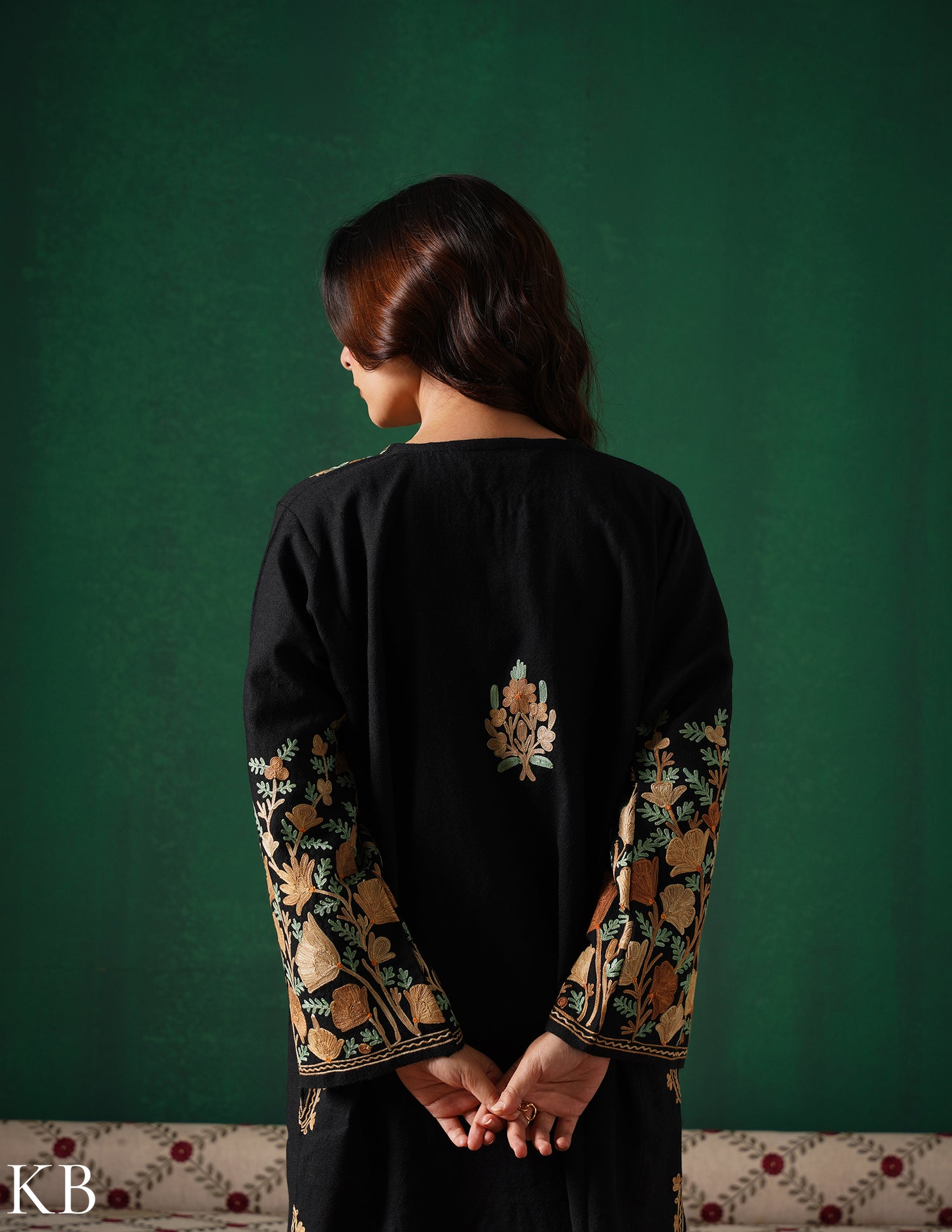 Rang-e-Khizan Pure Luxurious Wool Black Aari Phiran