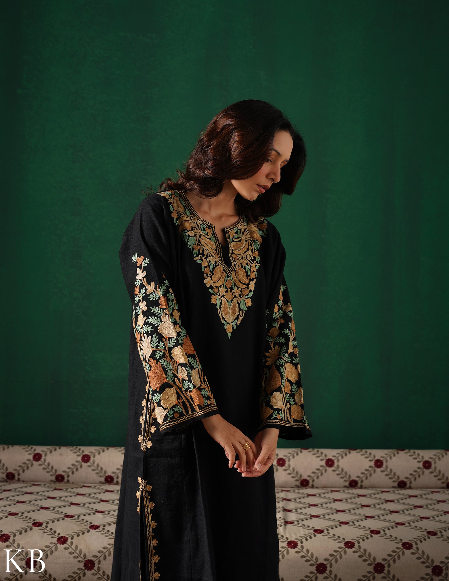 Rang-e-Khizan Pure Luxurious Wool Black Aari Phiran