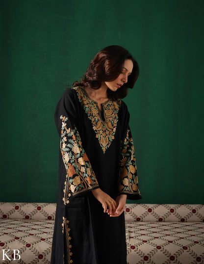 Rang-e-Khizan Pure Luxurious Wool Black Aari Phiran