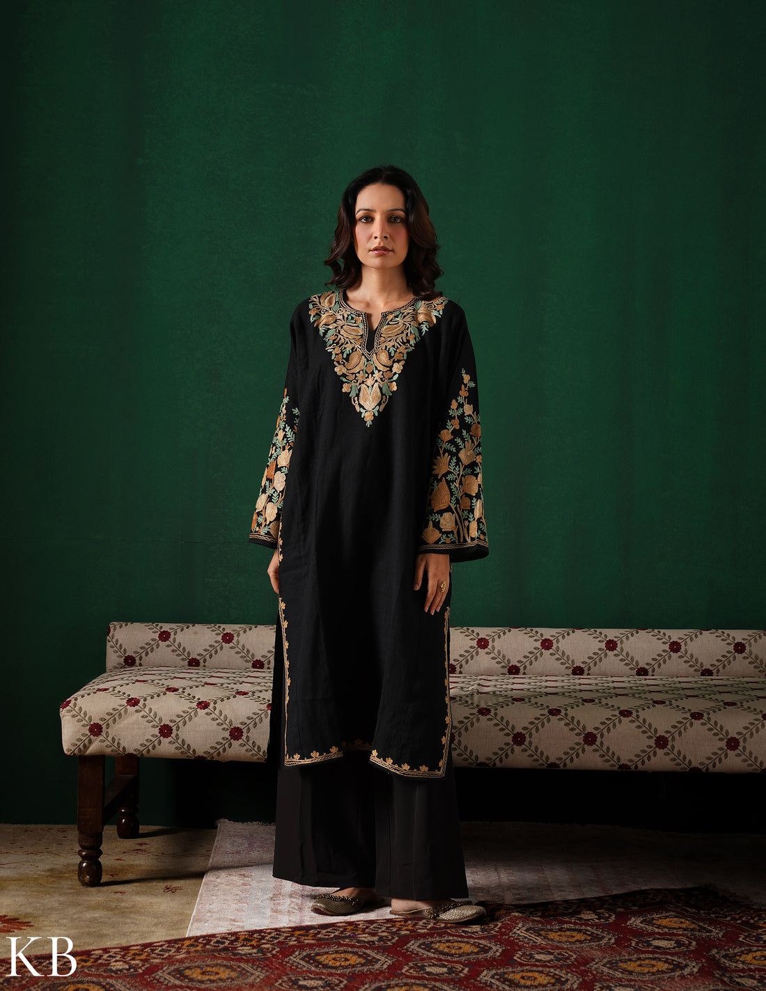 Rang-e-Khizan Pure Luxurious Wool Black Aari Phiran