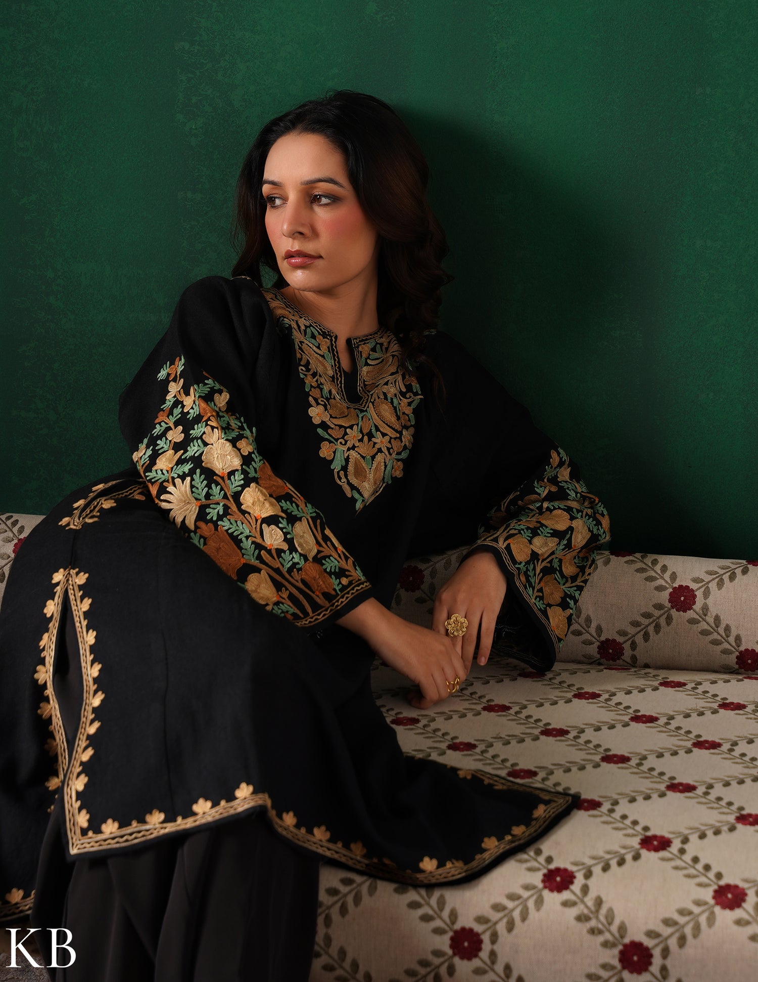 Rang-e-Khizan Pure Luxurious Wool Black Aari Phiran