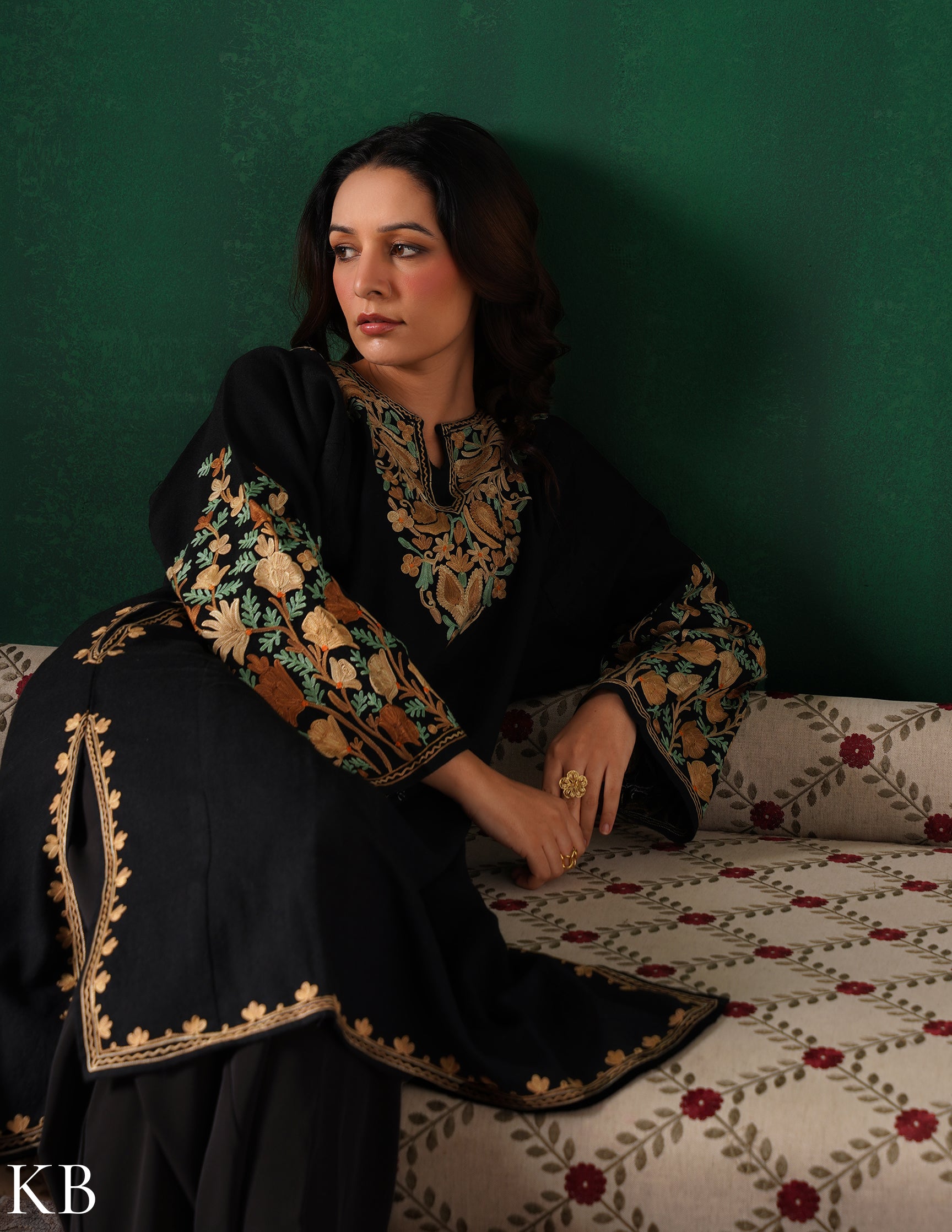 Rang-e-Khizan Pure Luxurious Wool Black Aari Phiran