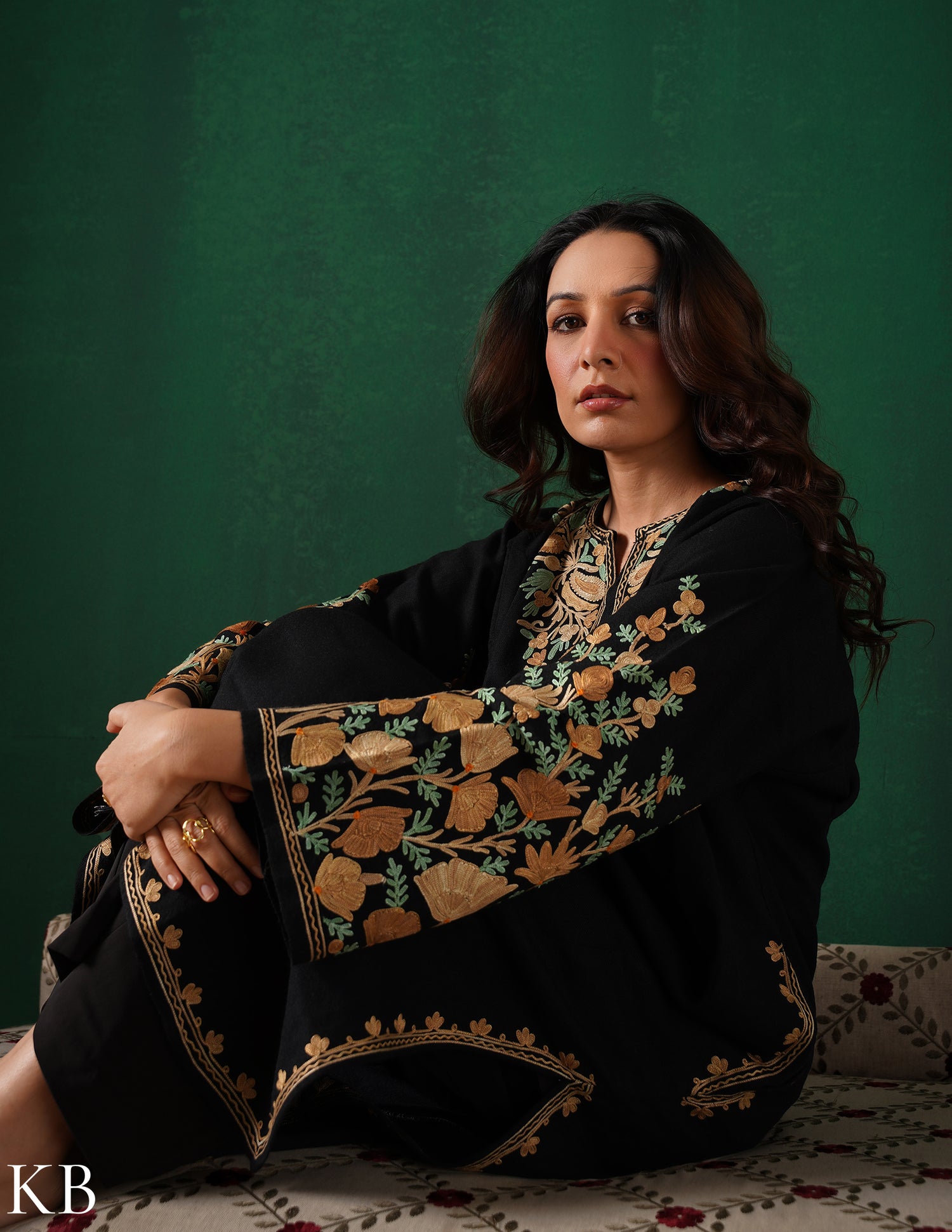 Rang-e-Khizan Pure Luxurious Wool Black Aari Phiran