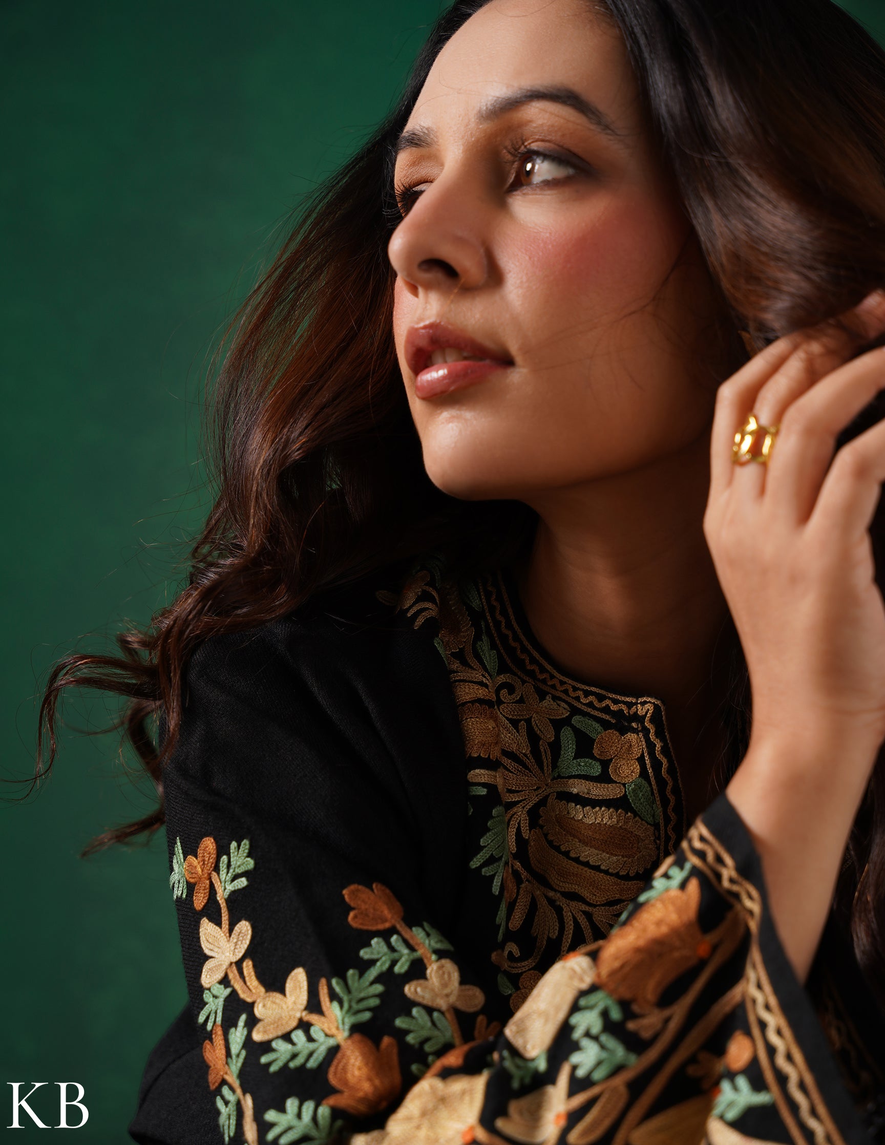 Rang-e-Khizan Pure Luxurious Wool Black Aari Phiran