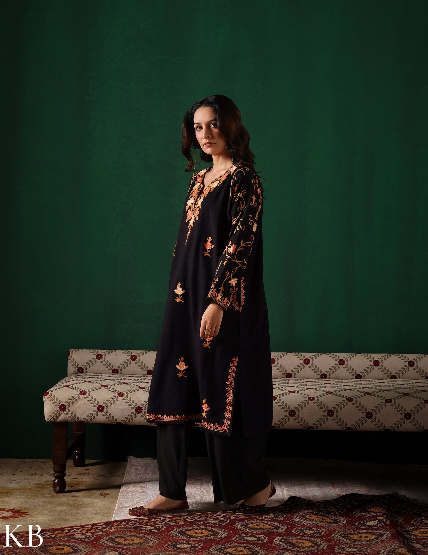 Kashmiri Pink &amp; Brown Aari Embroidered Woollen Phiran – Black | Timeless Winter Wear