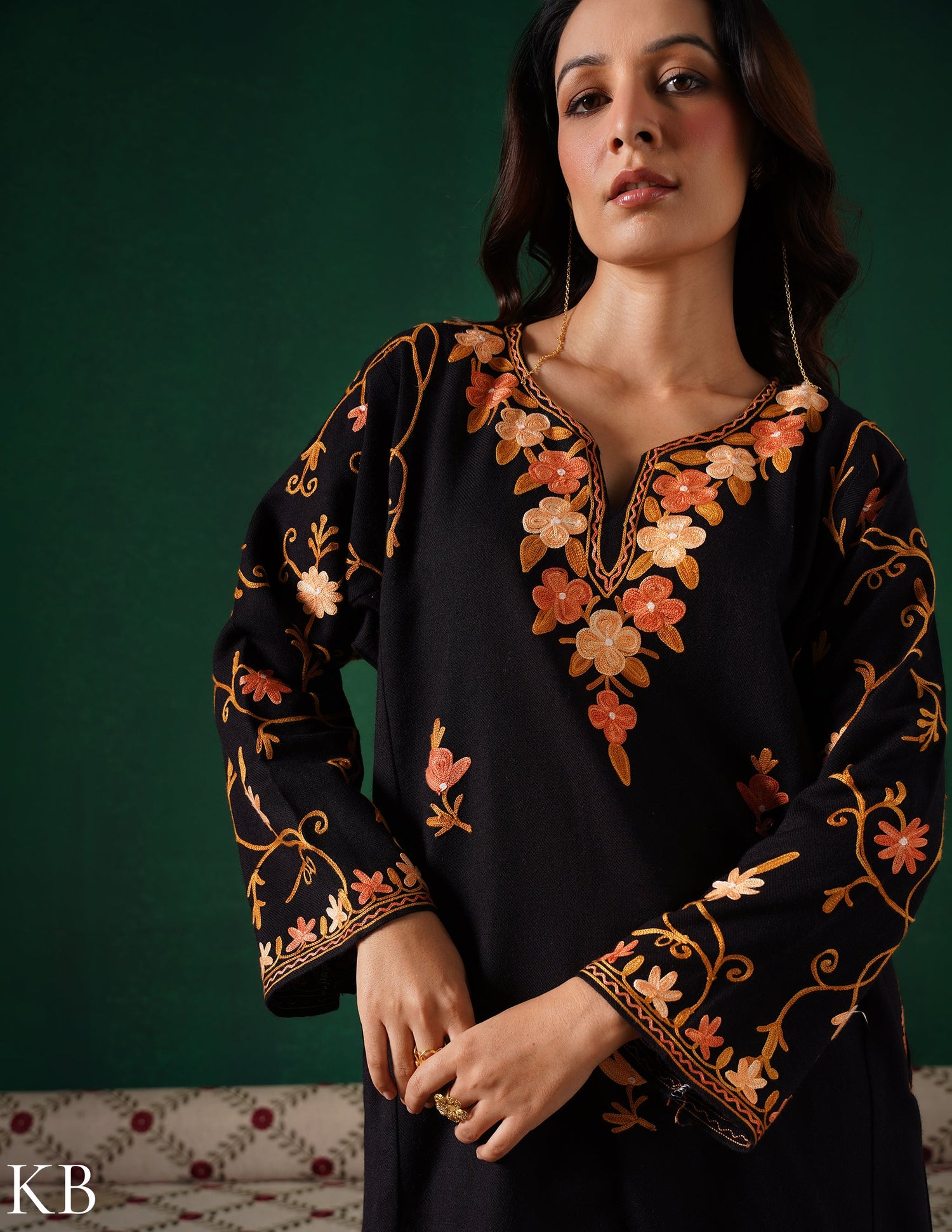 Kashmiri Pink &amp; Brown Aari Embroidered Woollen Phiran – Black | Timeless Winter Wear
