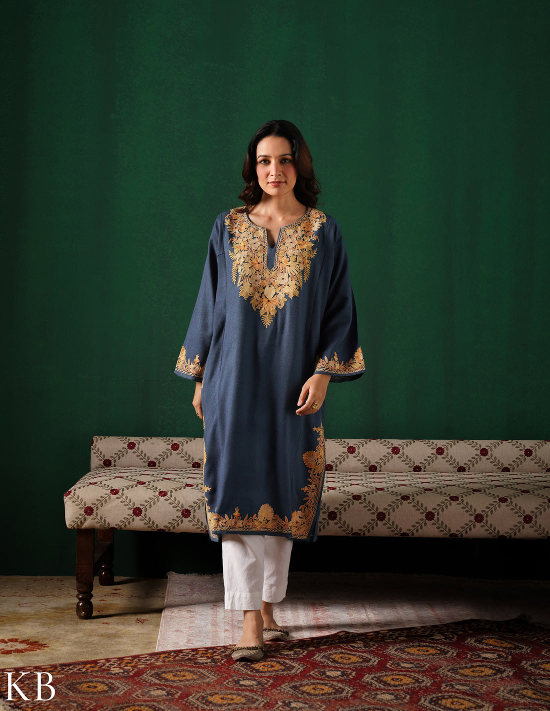 Kashmiri Beige Aari Embroidered Woollen Phiran – Grey | Timeless Winter Wear