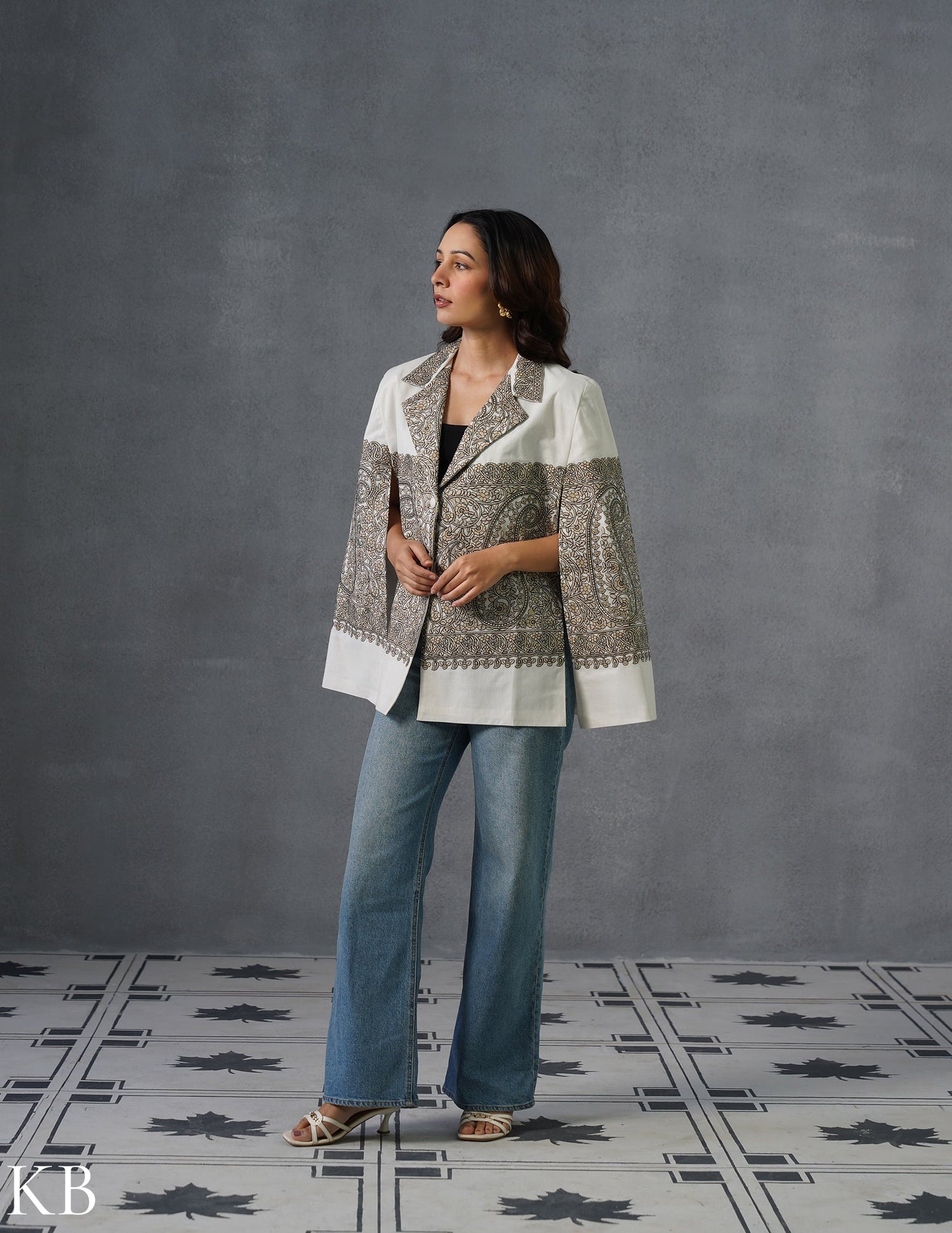 Nayaab Kashmiri Sozni Embroidered Woollen Jacket – White - Kashmir Box