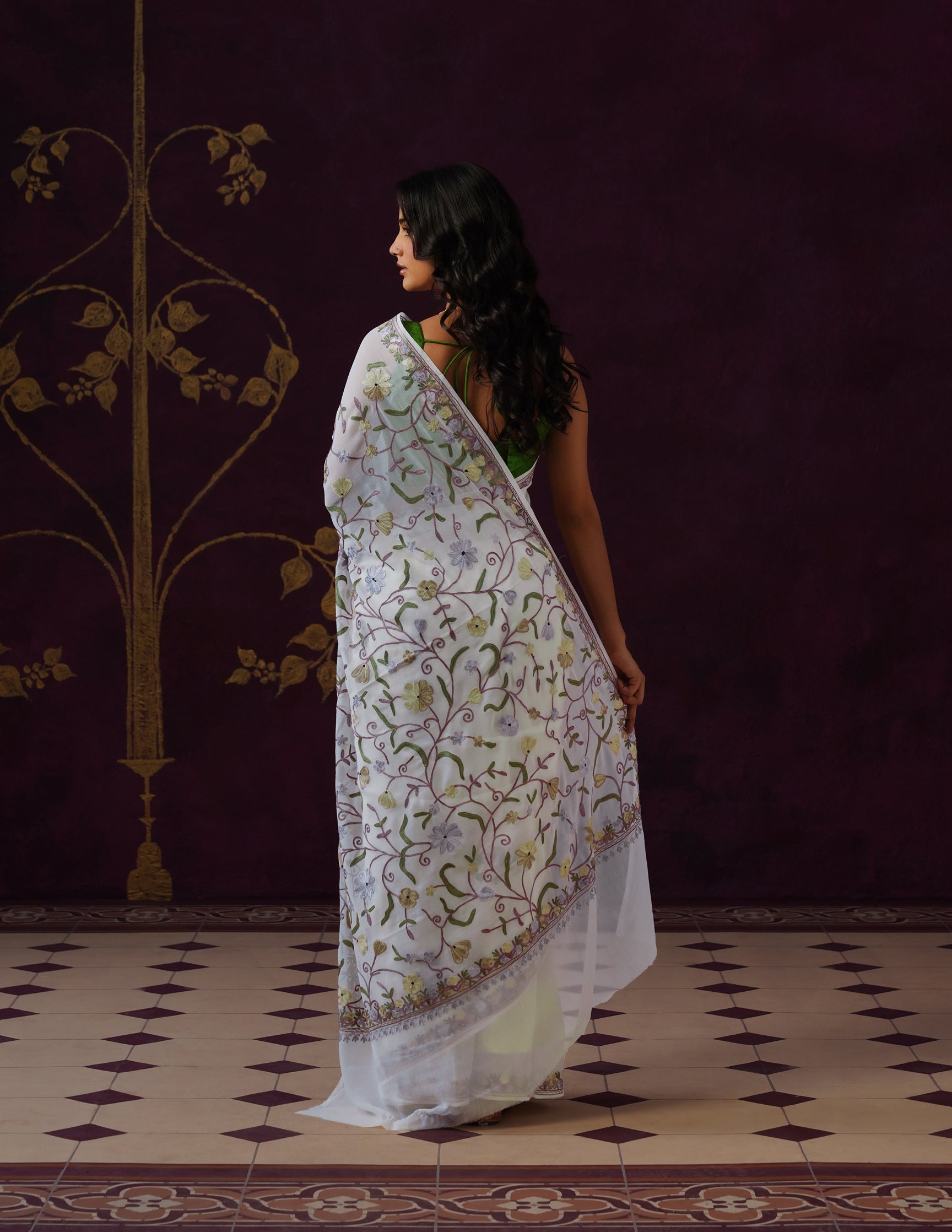Kashmiri Aari Embroidered Georgette Saree – Off-White