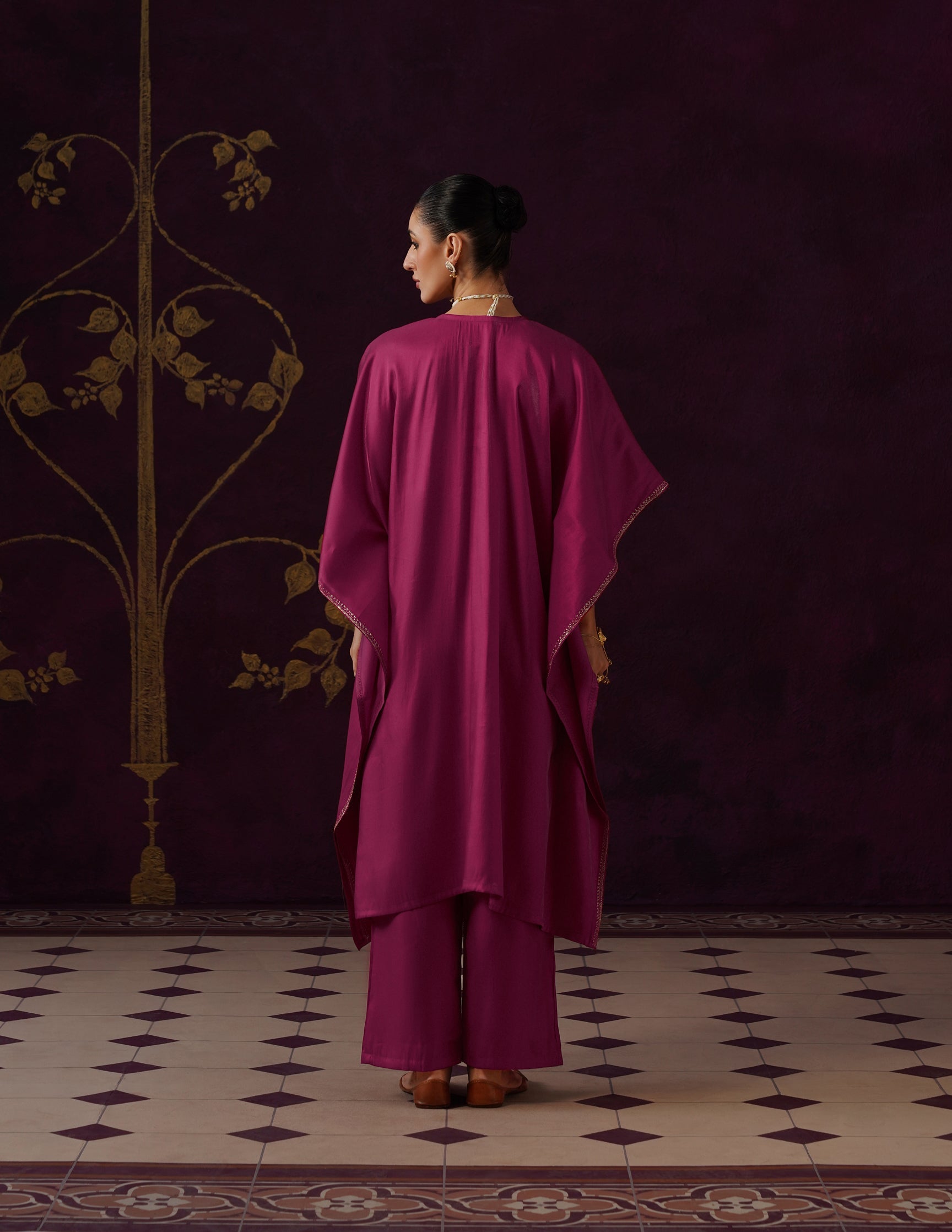 Kashmiri Tilla &amp; Thread Embroidered Silk Kaftan Set – Magenta Pink