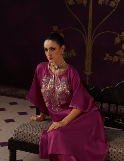 Kashmiri Tilla &amp; Thread Embroidered Silk Kaftan Set – Magenta Pink