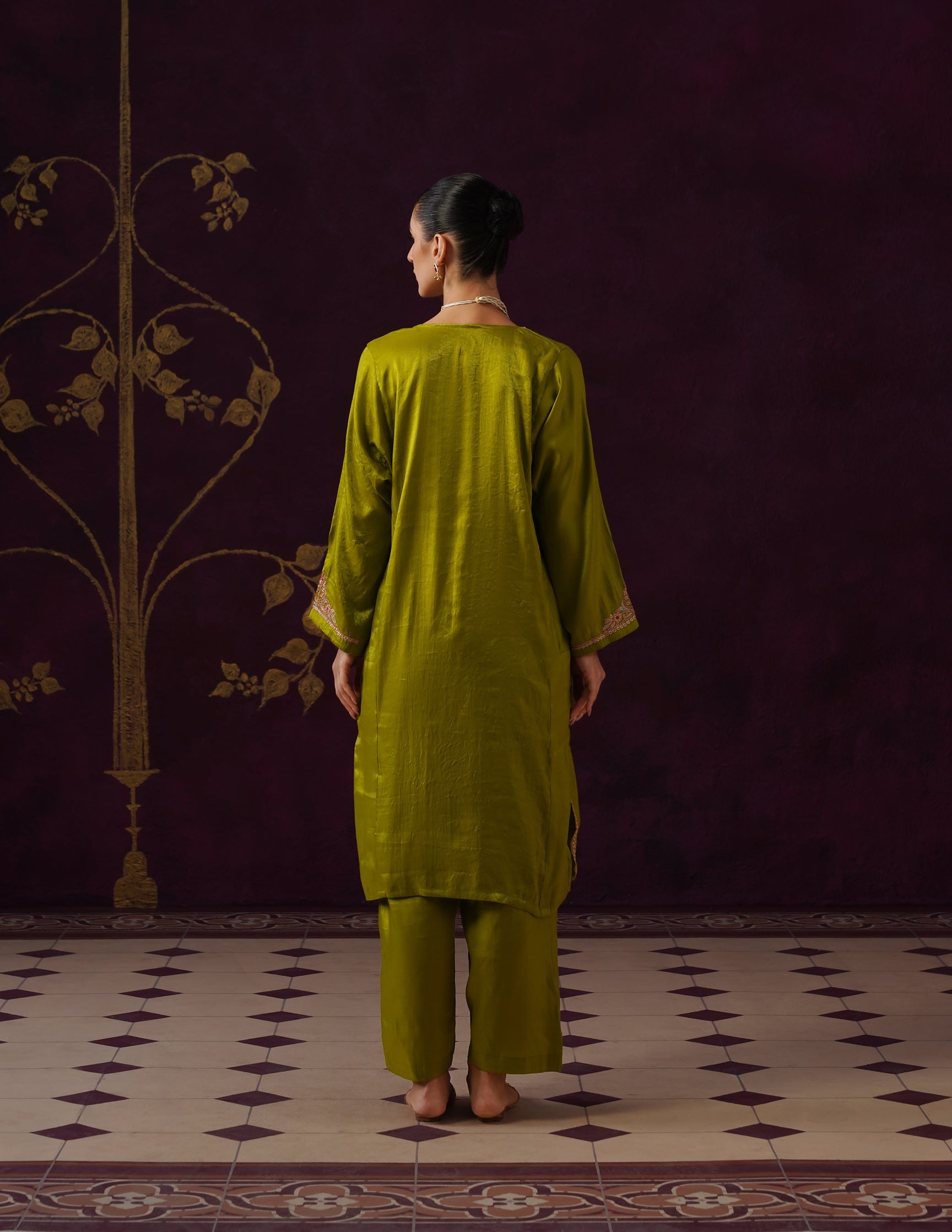 Kashmiri Tilla &amp; Thread Embroidered Silk Phiran Set – Mustard Green
