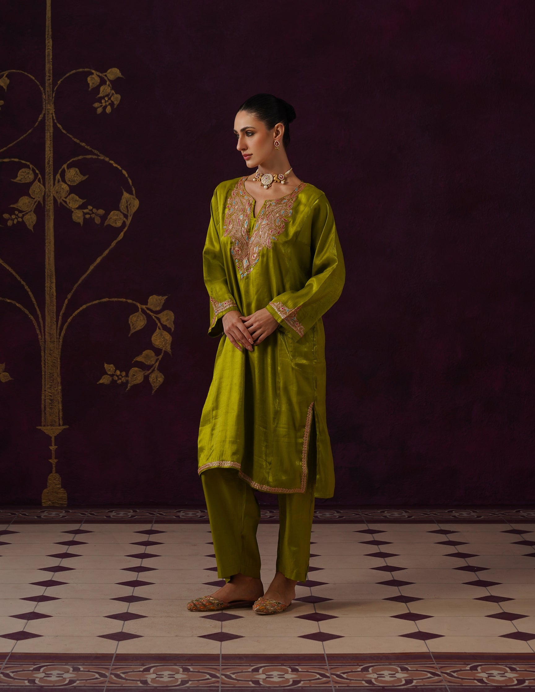 Kashmiri Tilla &amp; Thread Embroidered Silk Phiran Set – Mustard Green