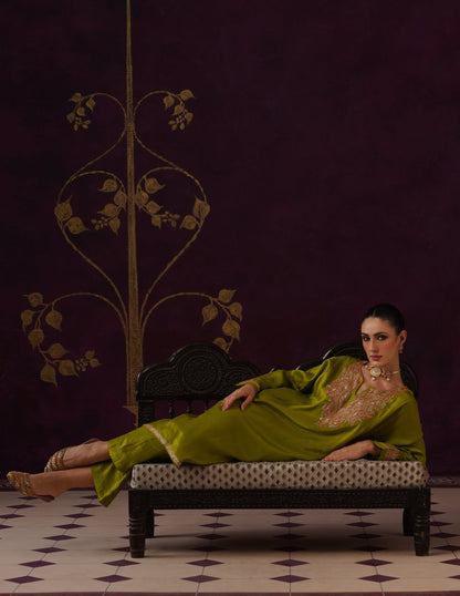 Kashmiri Tilla &amp; Thread Embroidered Silk Phiran Set – Mustard Green