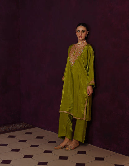 Kashmiri Tilla &amp; Thread Embroidered Silk Phiran Set – Mustard Green