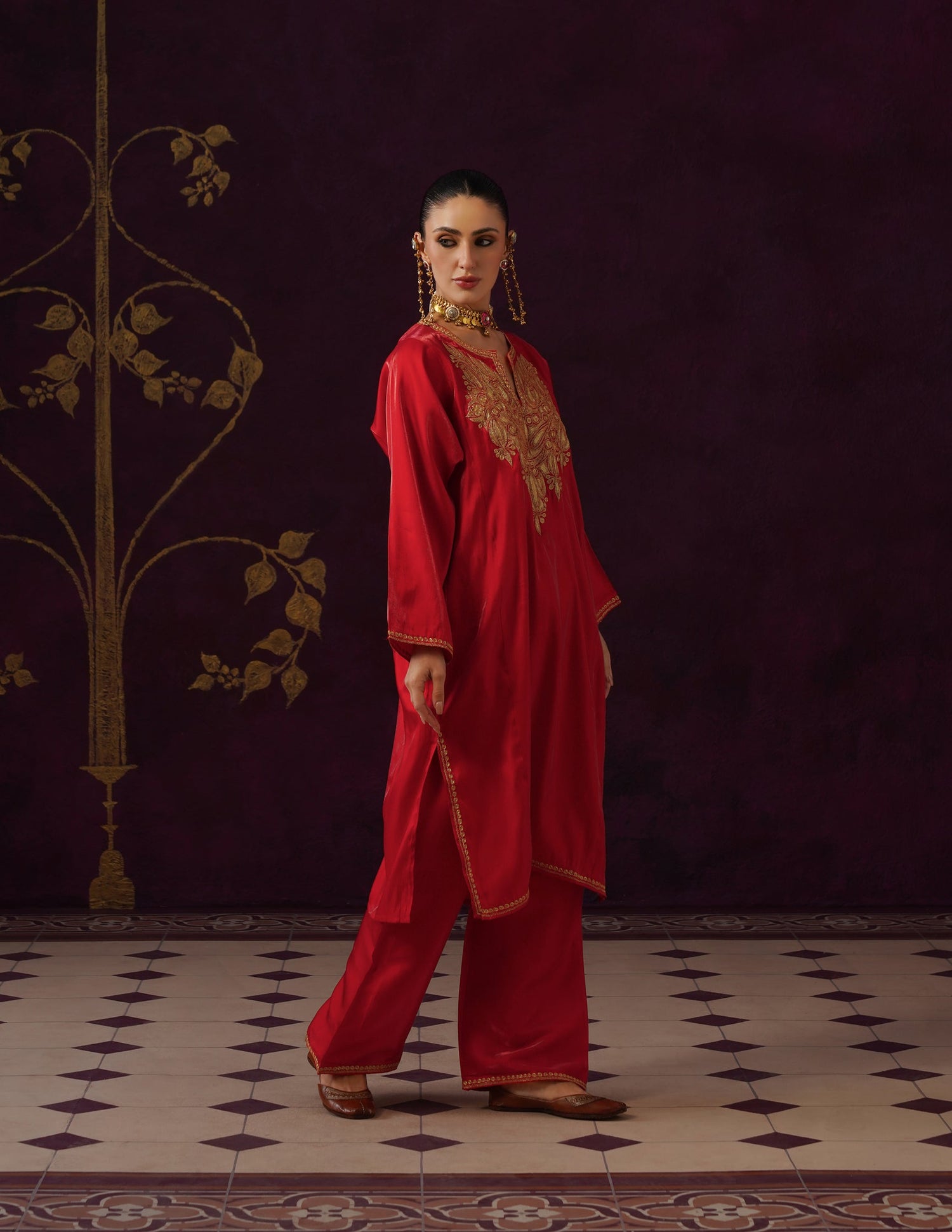 Kashmiri Tilla Embroidered Silk Phiran Set – Red