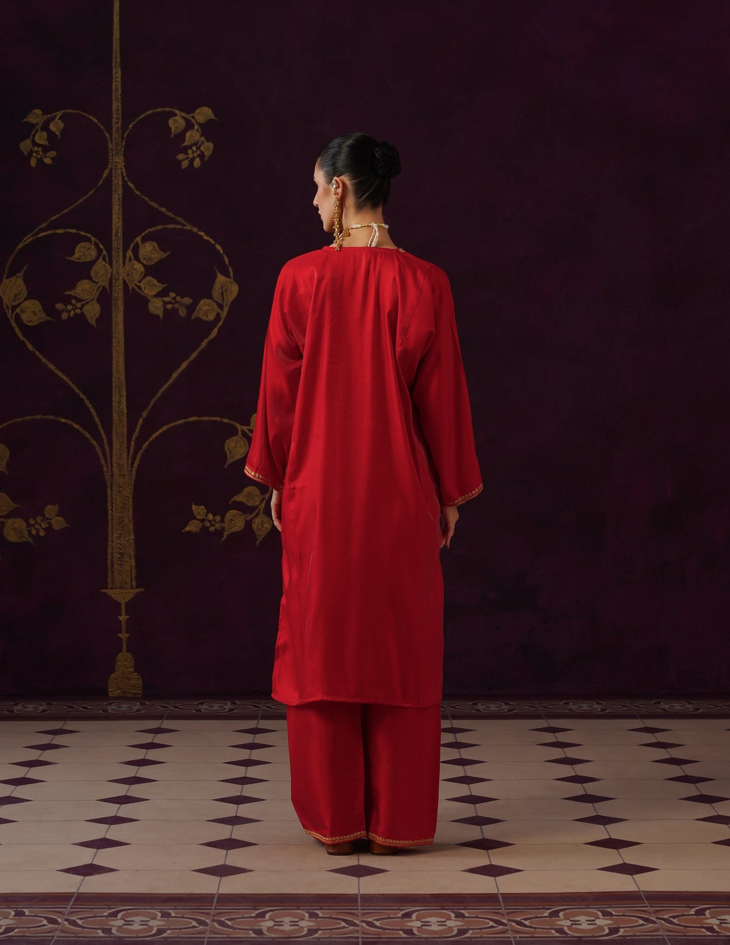 Kashmiri Tilla Embroidered Silk Phiran Set – Red