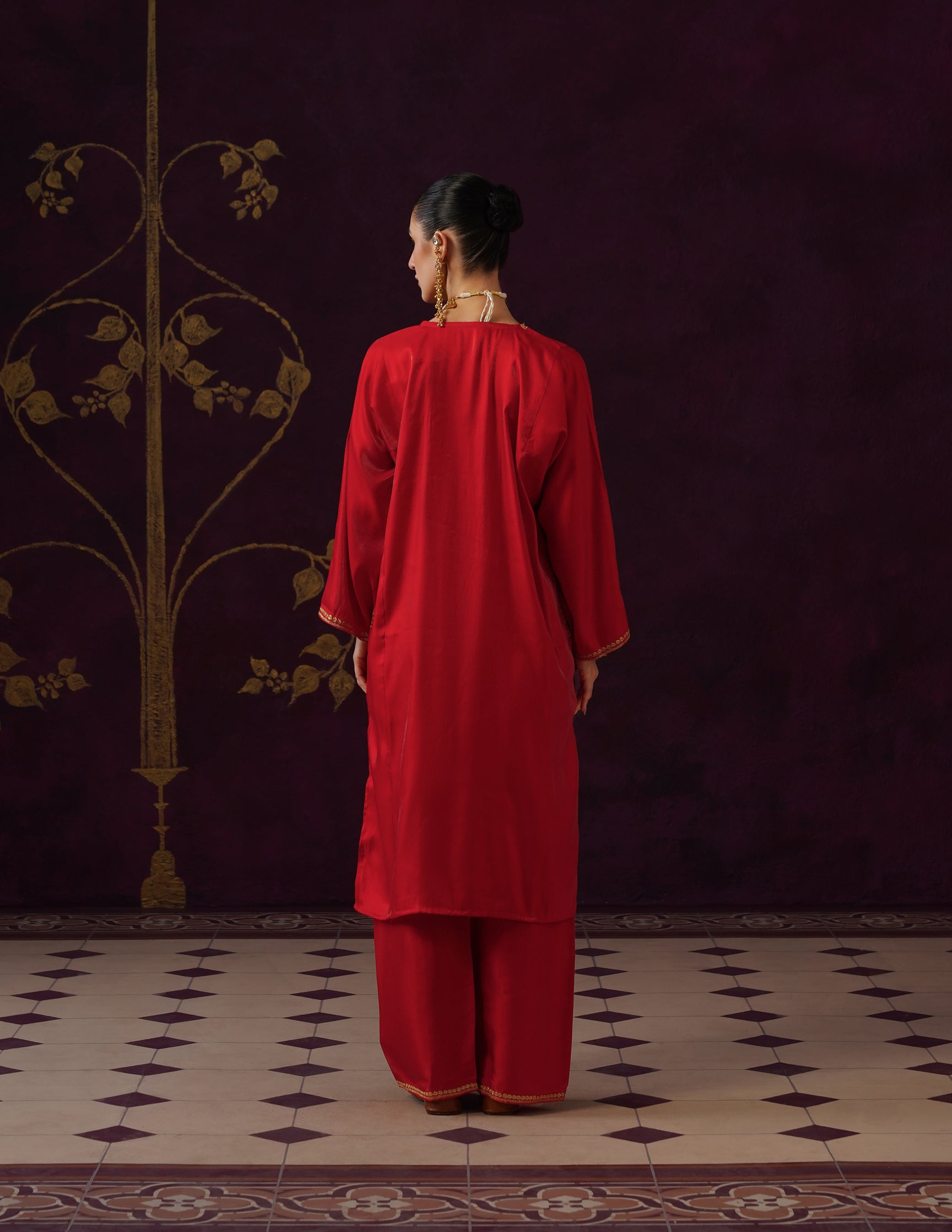 Kashmiri Tilla Embroidered Silk Phiran Set – Red