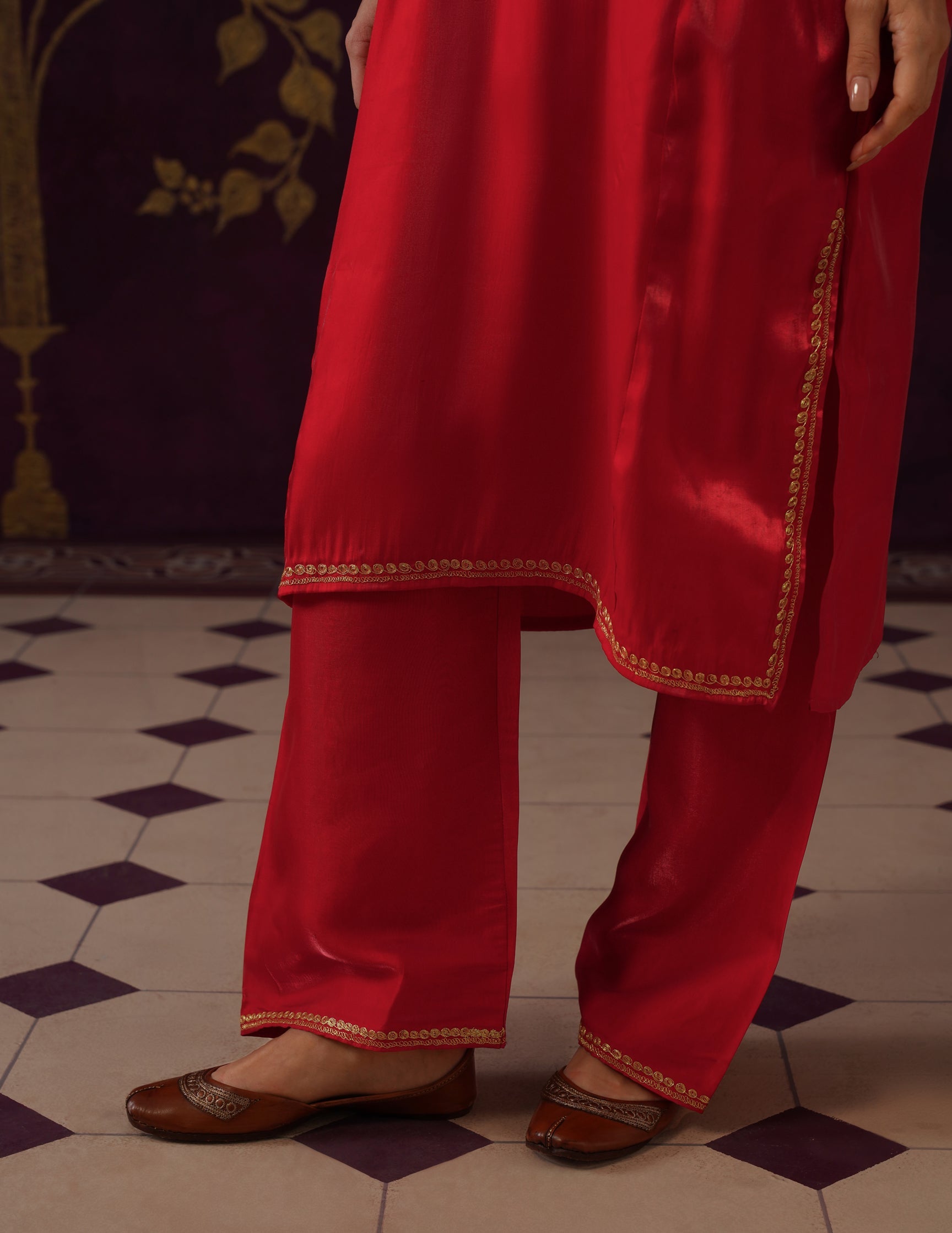 Kashmiri Tilla Embroidered Silk Phiran Set – Red