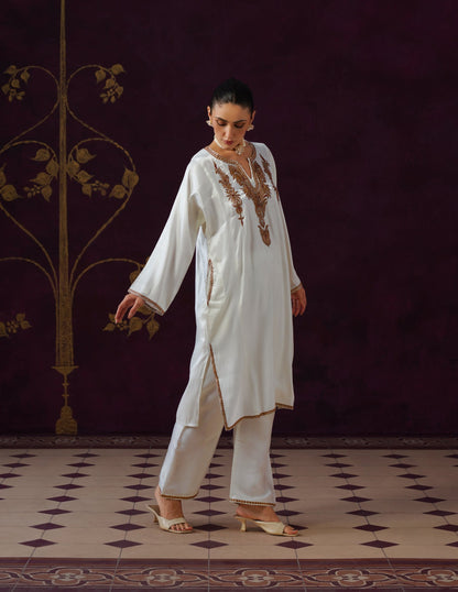 Kashmiri Tilla &amp; Thread Embroidered Silk Phiran Set – Off-White