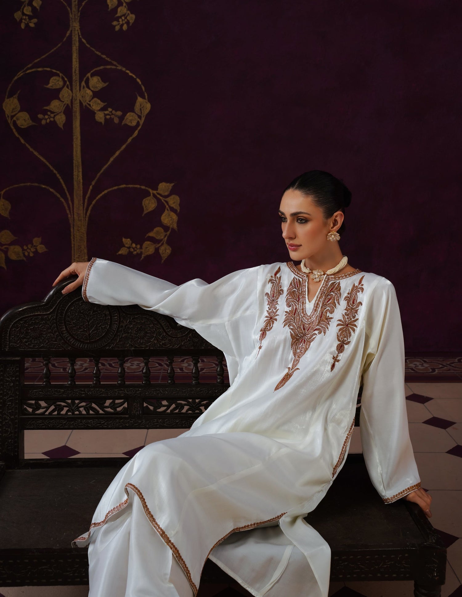 Kashmiri Tilla &amp; Thread Embroidered Silk Phiran Set – Off-White